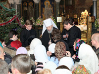 8 января. Духовенство и верующие Киевской епархии поздравляют своего Архипастыря с Рождеством Христовым.